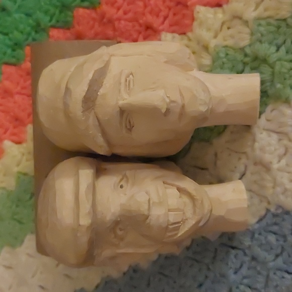 Set of 2 Hand-carved Wooden Heads - Picture 6 of 7